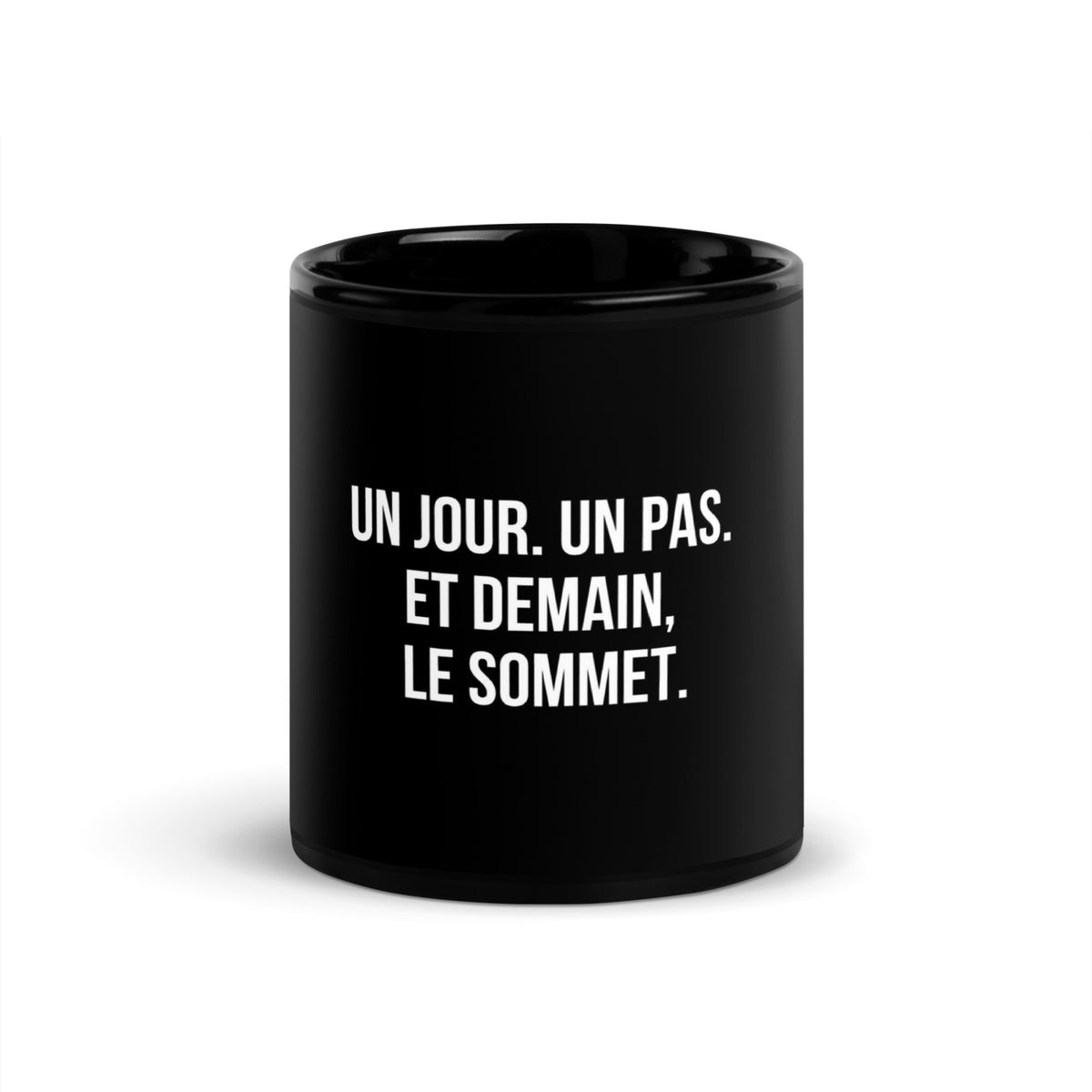 Mug noir de face — Un jour. Un pas. Et demain, le sommet.