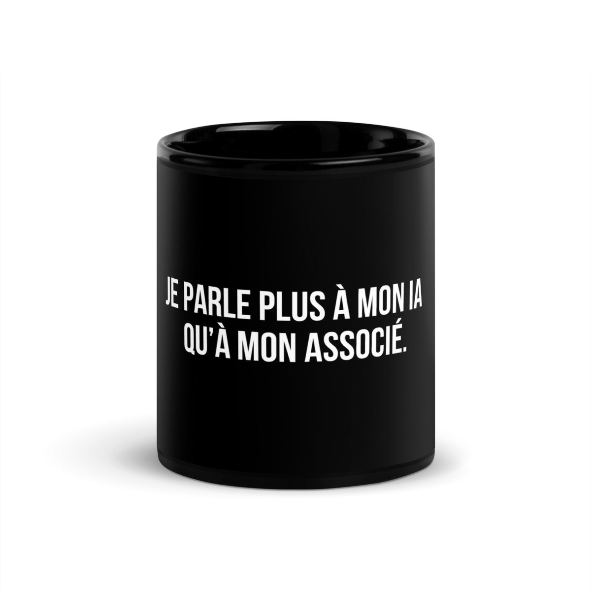 Mug noir de face — Je parle plus à mon IA qu’à mon associé