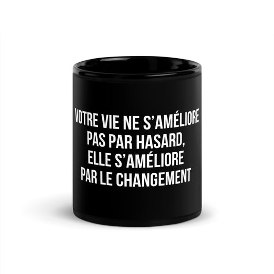 Mug noir de face — Votre vie ne s’améliore pas par hasard, elle s’améliore par le changement