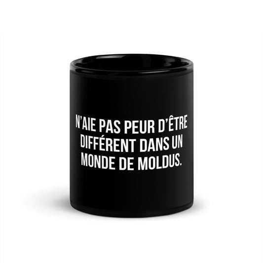 Mug noir de face — N’aie pas peur d’être différent dans un monde de Moldus