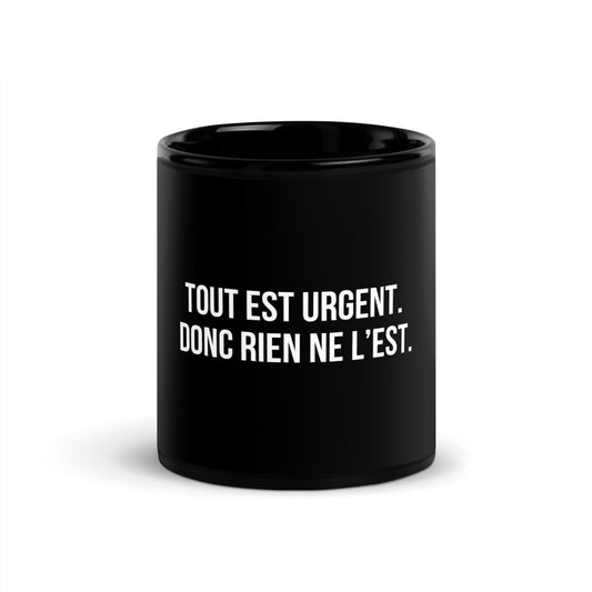 Mug noir de face — Tout est urgent. Donc rien ne l’est