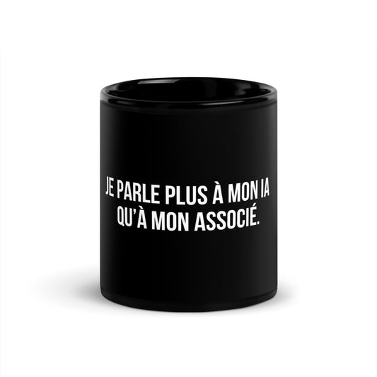Mug noir de face — Je parle plus à mon IA qu’à mon associé